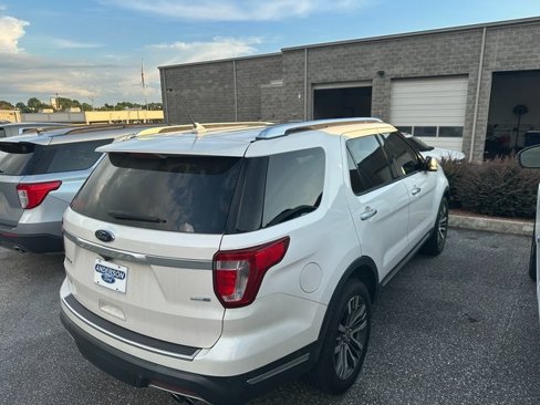 Used 2018 Ford Explorer Platinum image 2