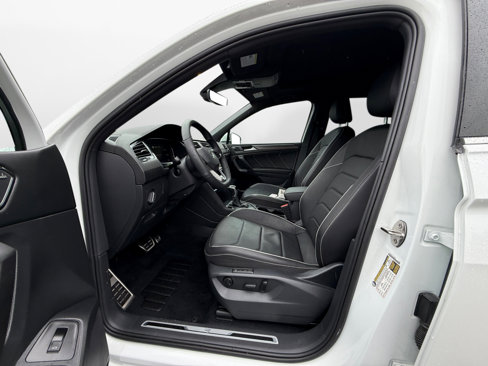 Certified 2022 Volkswagen Tiguan SEL R-Line image 10