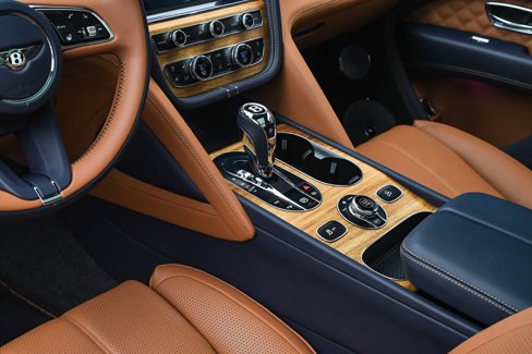 Used 2023 Bentley Bentayga image 39