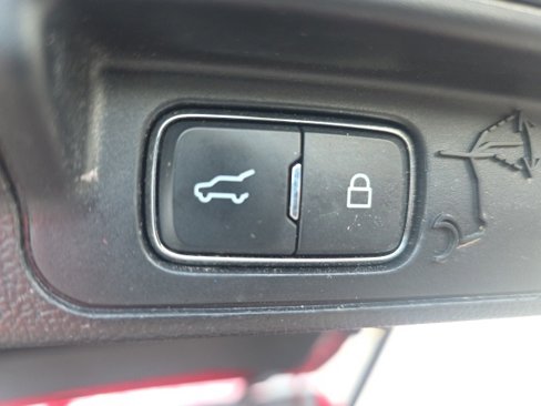 Used 2020 Ford Explorer Limited image 13