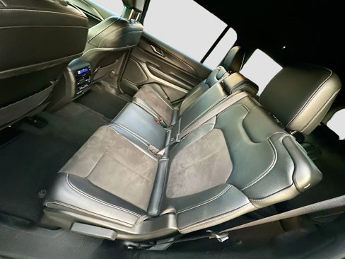 Used 2023 Jeep Grand Cherokee L Laredo image 28
