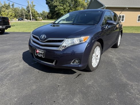 Used 2015 Toyota Venza LE image 1