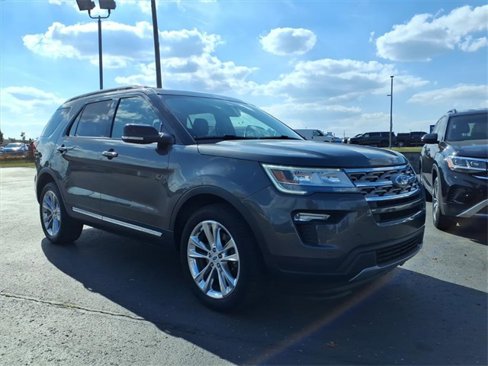 Used 2018 Ford Explorer XLT w/ Equipment Group 202A image 3