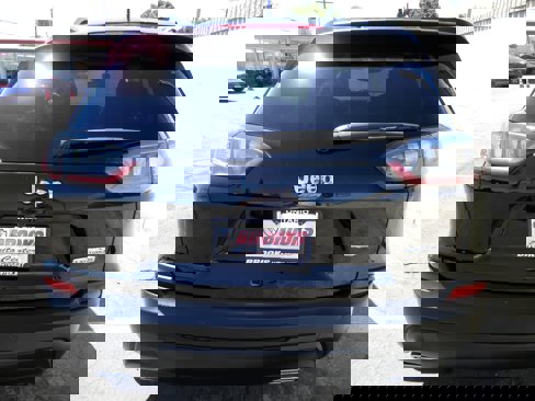 Used 2021 Jeep Cherokee Latitude Lux w/ Sun & Sound Group image 6
