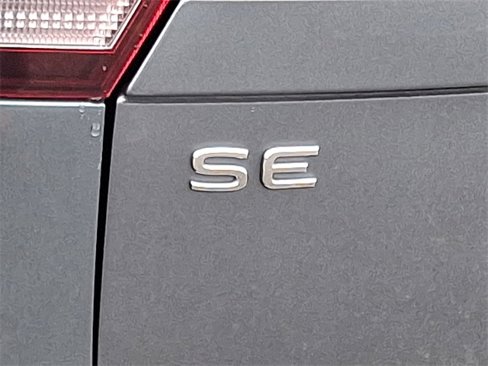 Used 2024 Volkswagen Tiguan SE R-Line image 30