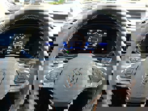 Certified 2022 Volkswagen Taos SE image 18