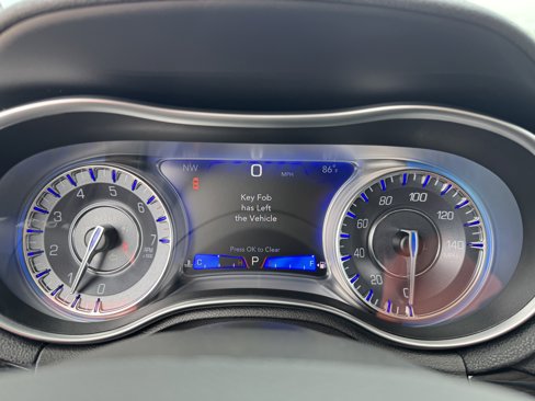 Used 2023 Chrysler 300 Touring w/ Sport Appearance Package image 31