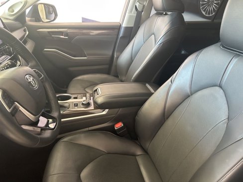 Used 2022 Toyota Highlander Limited image 7