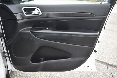 Used 2018 Jeep Grand Cherokee Laredo image 36