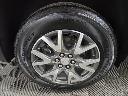 Used 2023 GMC Acadia SLE w/ Driver Convenience Package image 13