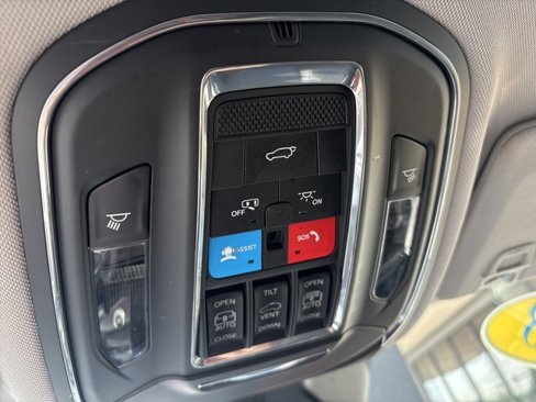 Used 2023 Jeep Grand Cherokee 4WD 4xe image 18