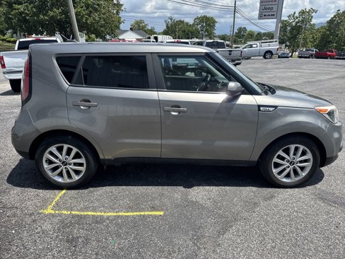 Used 2019 Kia Soul + image 6