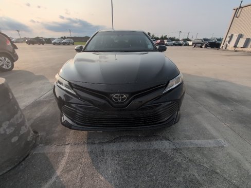 Used 2019 Toyota Camry LE image 5