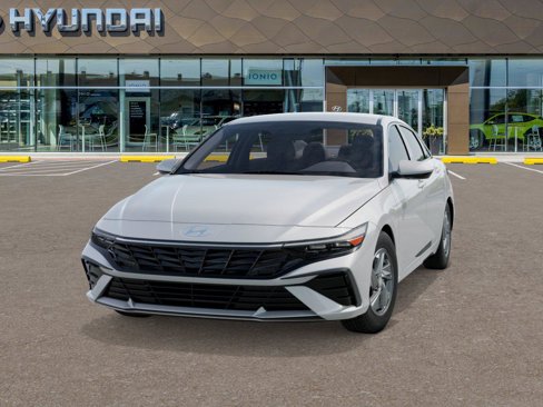 New 2025 Hyundai Elantra SE image 6