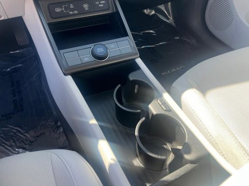 Used 2024 Hyundai Kona SE image 28