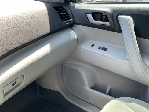 Used 2013 Toyota Highlander FWD image 15