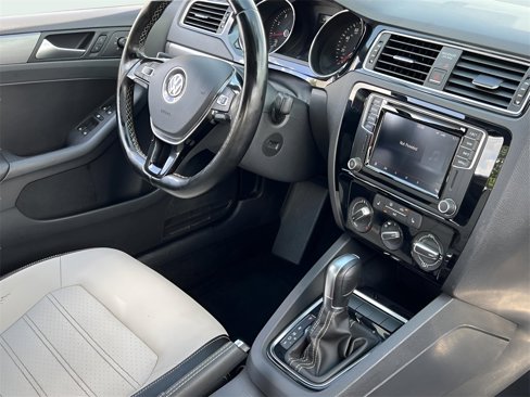 Used 2016 Volkswagen Jetta Sport image 3
