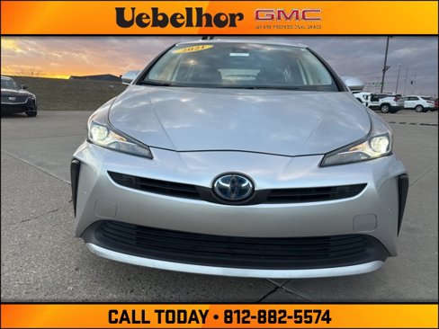 Used 2021 Toyota Prius LE image 11