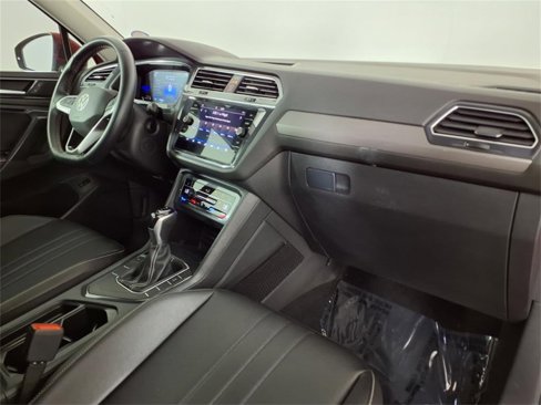 Used 2022 Volkswagen Tiguan SE image 7
