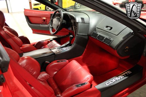 Used 1990 Chevrolet Corvette Coupe image 16