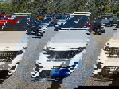 New 2025 Jeep Grand Cherokee Laredo X image 2