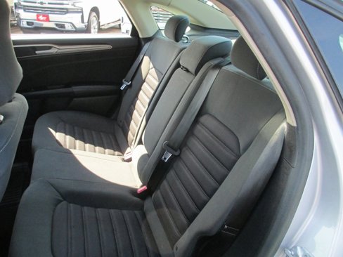 Used 2017 Ford Fusion SE image 14