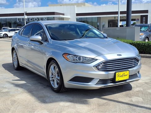 Used 2018 Ford Fusion SE w/ Fusion SE Technology Package image 27