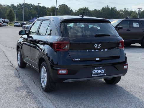 New 2025 Hyundai Venue SE image 5