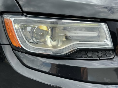 Used 2015 Jeep Grand Cherokee Overland w/ Advanced Technology Group image 8