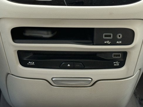 Used 2018 Chrysler Pacifica Touring-L Plus image 31