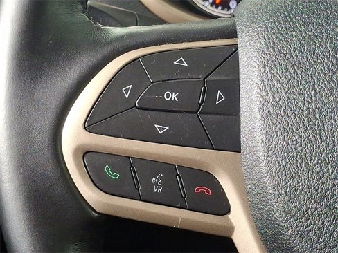 Used 2017 Jeep Cherokee Latitude w/ Cold Weather Group image 21