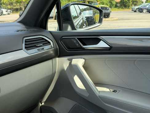 Used 2022 Volkswagen Tiguan SE R-Line image 33