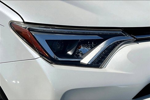 Used 2018 Toyota RAV4 Limited image 32