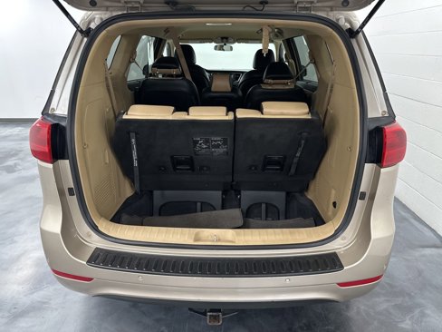 Used 2017 Kia Sedona LX w/ LX Essentials Premium Package image 8