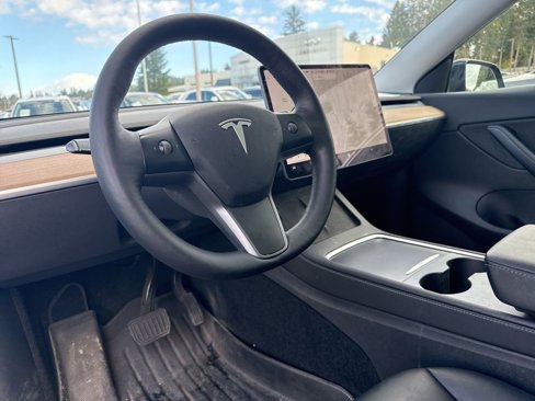Used 2021 Tesla Model Y Long Range image 9