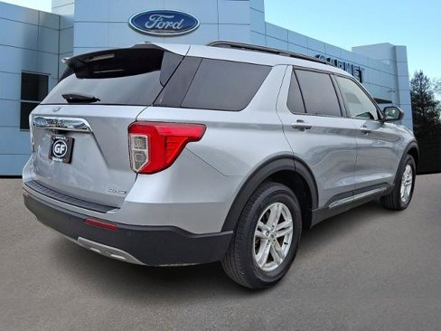 Certified 2022 Ford Explorer XLT w/ Equipment Group 202A image 6