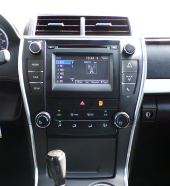 Used 2017 Toyota Camry SE image 16