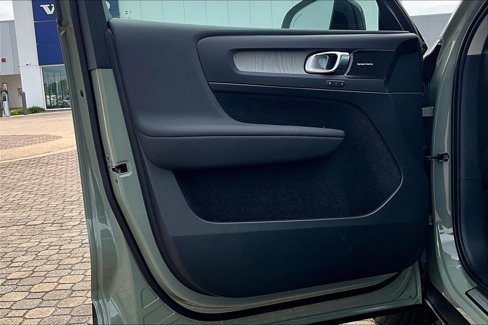 New 2025 Volvo XC40 B5 Ultra w/ Protection Package Premier image 11