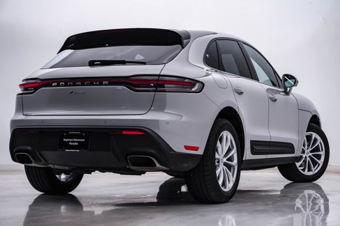 Certified 2025 Porsche Macan image 12
