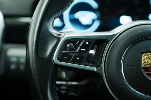 Used 2022 Porsche Cayenne w/ Premium Package image 26