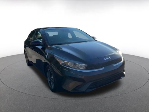 Used 2024 Kia Forte LXS image 3
