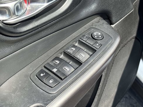 Used 2021 Jeep Cherokee Latitude image 13