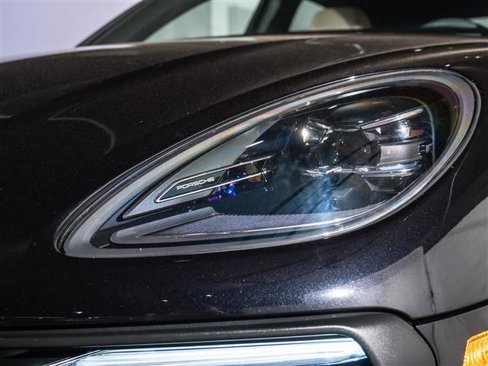 Used 2025 Porsche Macan image 28