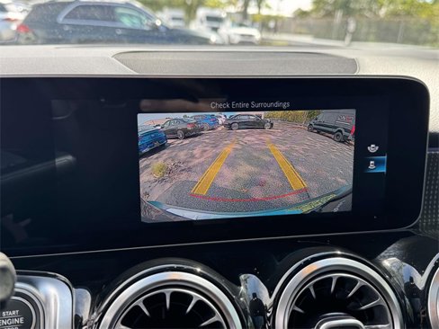 Used 2021 Mercedes-Benz GLB 250 4MATIC image 28