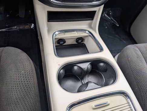Used 2013 Dodge Grand Caravan SXT image 24