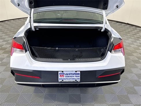 New 2025 Hyundai Elantra SE image 16