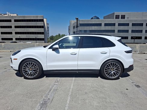 Certified 2023 Porsche Cayenne Platinum Edition image 2