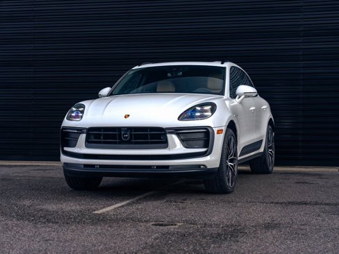 Used 2025 Porsche Macan image 7