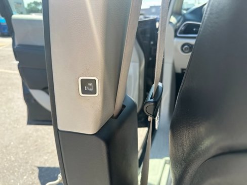 Used 2022 Chrysler Pacifica Touring-L image 22