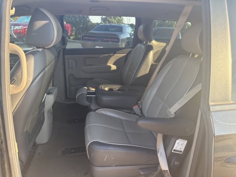Used 2017 Kia Sedona LX w/ LX Essentials Premium Package image 15